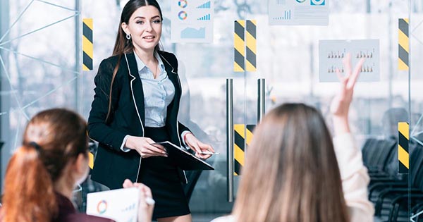Phát triển bản thân và xây dựng đội ngũ nhân viên - 10 Chức năng Lãnh đạo quan trọng để vận hành Doanh nghiệp
